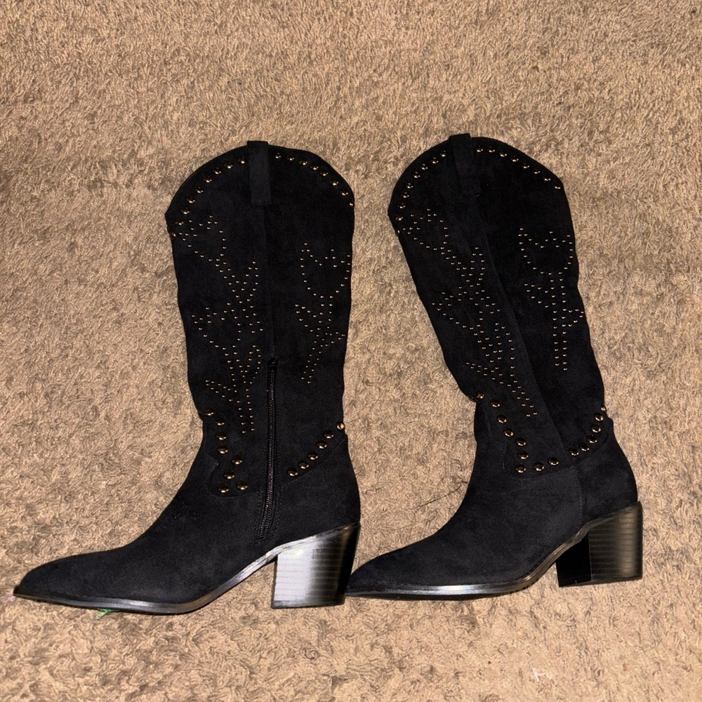 Fashion Nova Black Heeled Boots with Chunky Heel